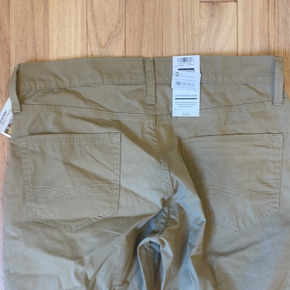 Denizen Levi’s Men's Khaki Chinos brand new with tags
Slim fit
Never worn - Picture 5 of 5